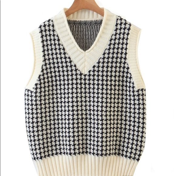 Zara Sweaters - Sweater Vest Oversized